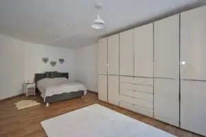 Schlafzimmer II
