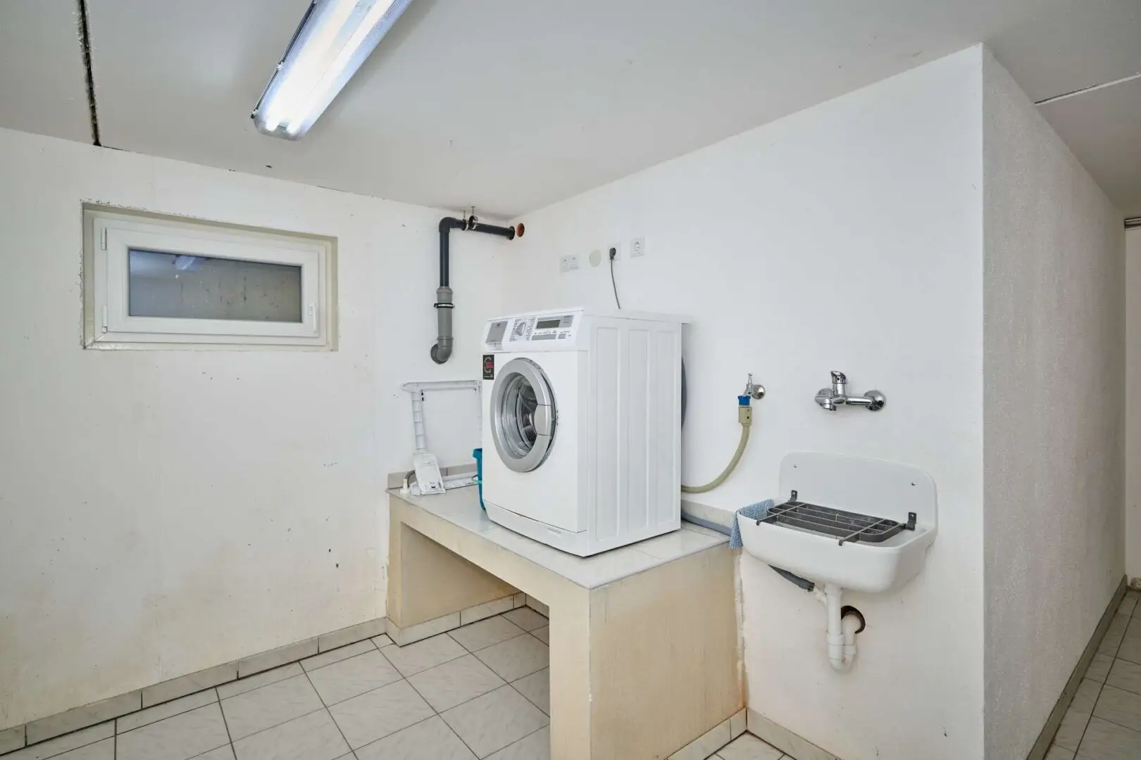 EFH Parkstetten Waschraum Keller