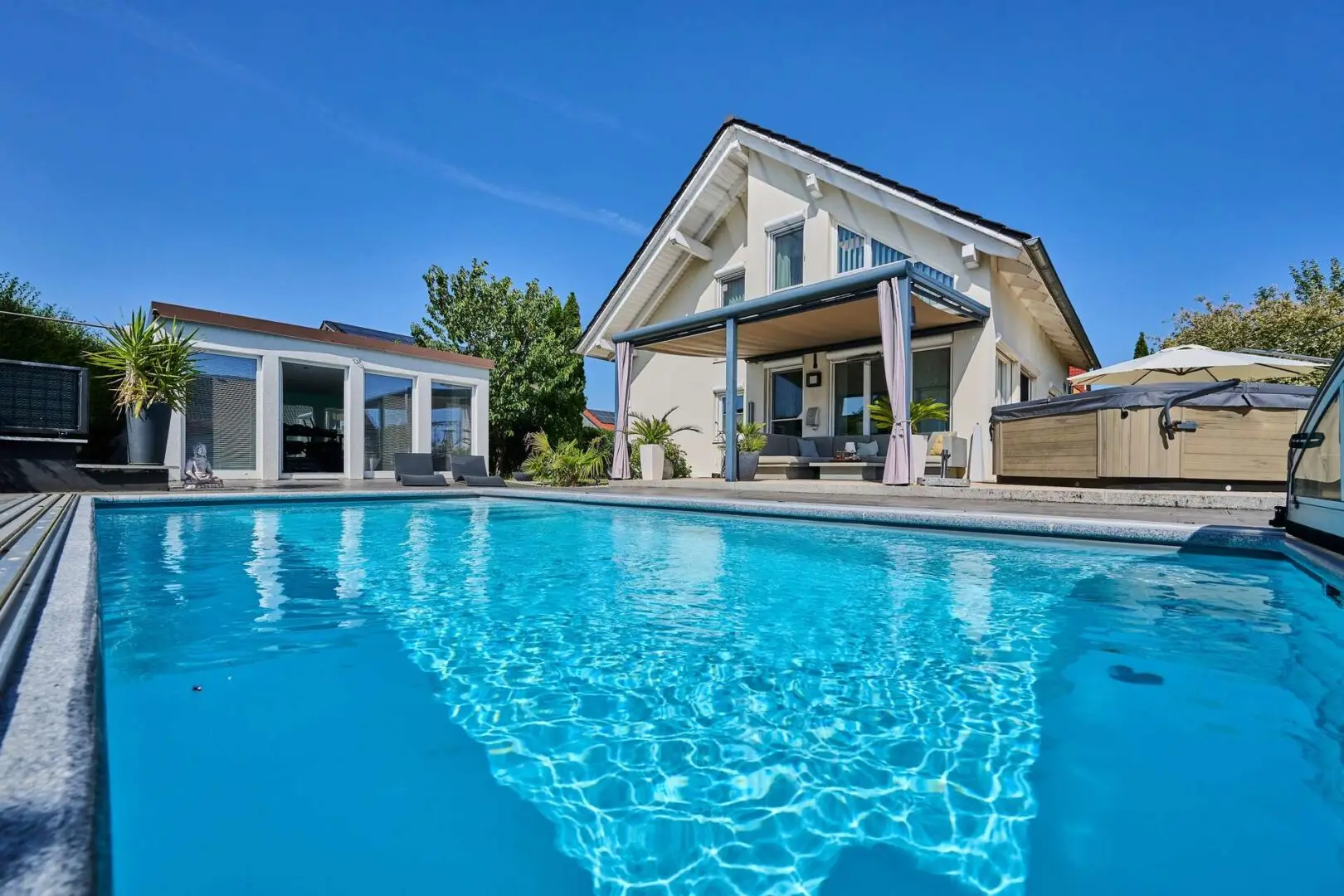 EFH Hemau Pool