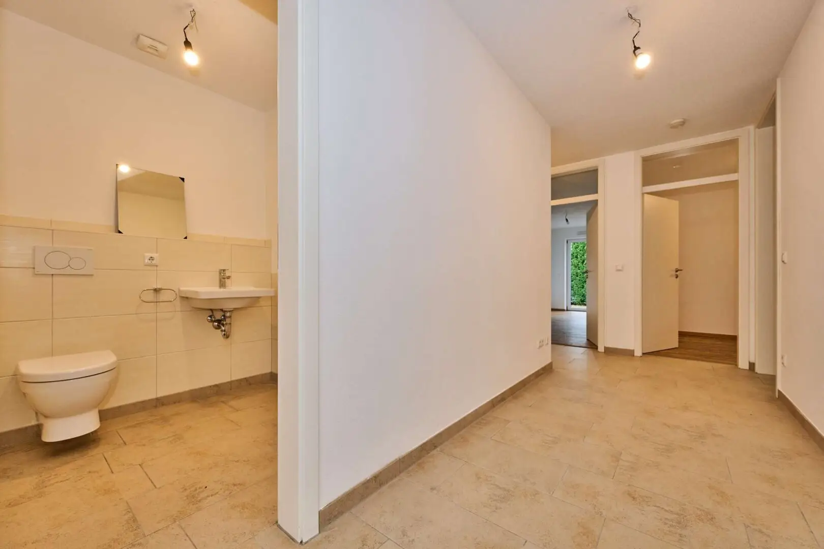 ETW Straubing Eingang_Flur