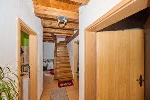 MFH Geiselhöring Flur + Treppenaufgang