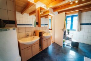 Ranch Eichendorf Wohnhaus Bad 2 OG II