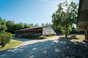 Ranch Eichendorf Reithalle Außenansicht