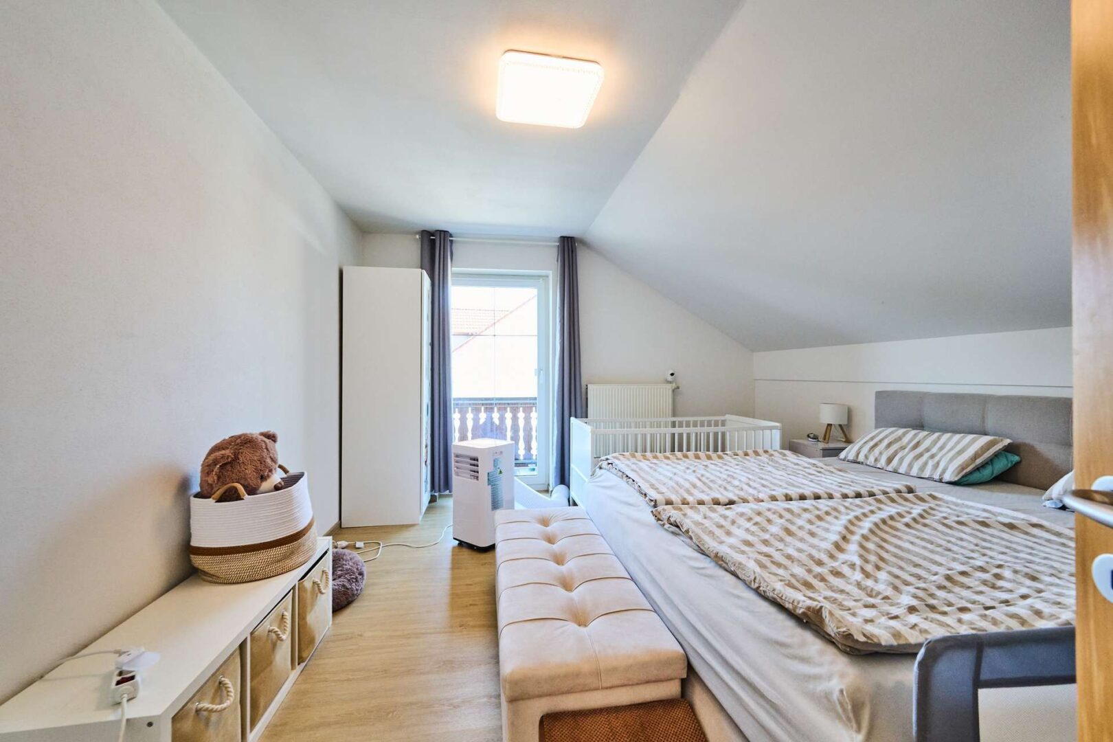 EFH Landau Schlafzimmer II
