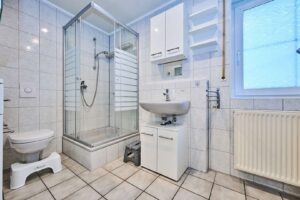EFH Landau Einliegerwohnung Bad