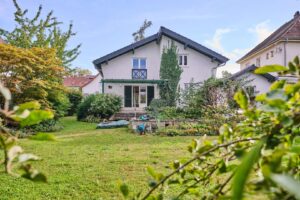 EFH Straubing Außenansicht Garten