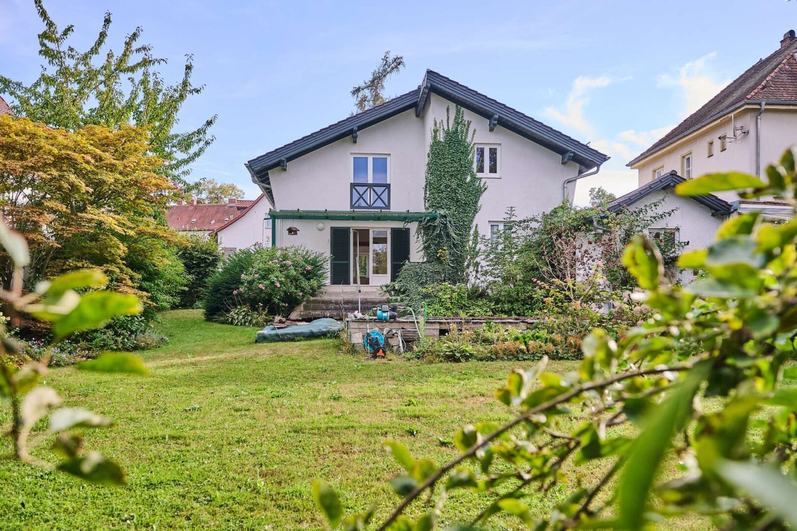EFH Straubing Außenansicht Garten