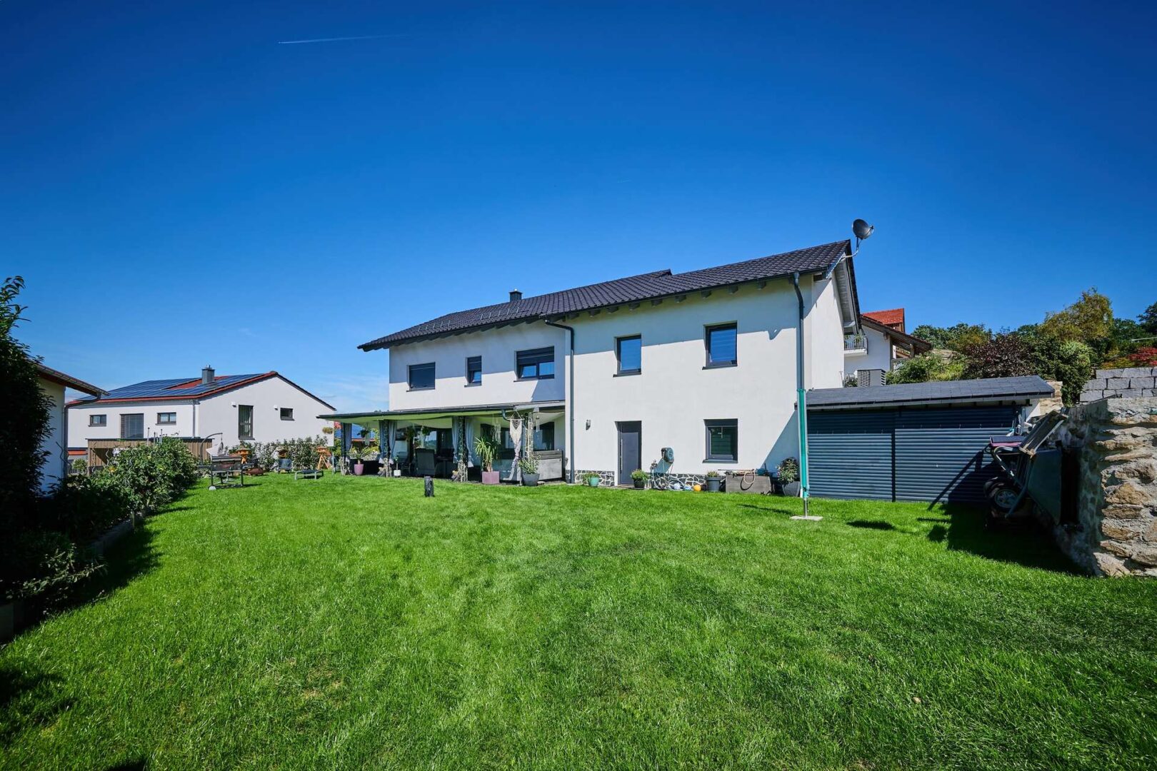 EFH Wiesenfelden Außenansicht Garten